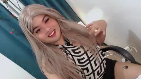 Snapshot of xxhotloyd_cummerx chatting on 06.23.26 Loyd online show from 06.23.26