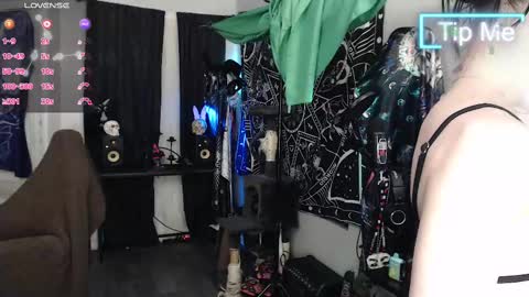 Snapshot of xxlilithmoonxx chatting on 02.12.25 Lilith online show from 02.12.25