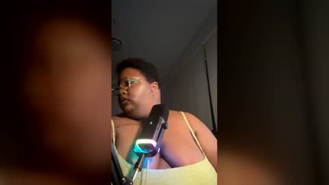Snapshot of xxmoniquestarrxx chatting on 05.20.26 Thee Baddest BBW online show from 05.20.26