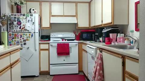 Strawberry Jane online show from 01.14.25