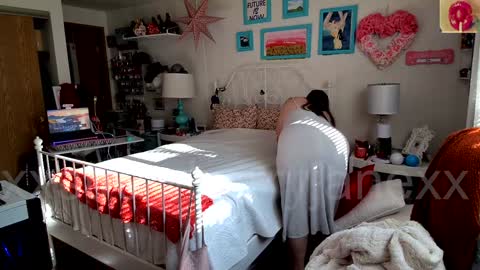 Strawberry Jane online show from 01.28.25