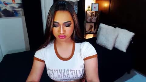 Snapshot of xxxgiganticoliviacummerxxx chatting on 12.05.24 OLIVIA online show from 12.05.24