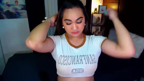 Snapshot of xxxgiganticoliviacummerxxx chatting on 12.23.24 OLIVIA online show from 12.23.24