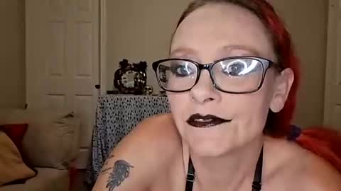XXXQueenMandyDickenz online show from 04.10.26