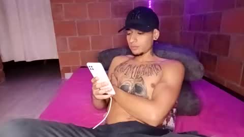 Snapshot of yajz chatting on 10.17.25 Yajz online show from 10.17.25