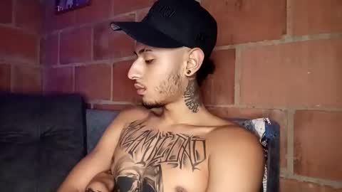 Snapshot of yajz chatting on 11.08.25 Yajz online show from 11.08.25