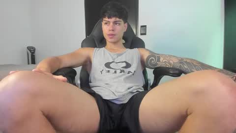 Snapshot of yanpaul83 chatting on 10.18.25 yanpaul83 online show from 10.18.25