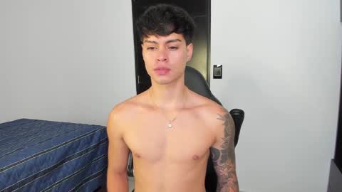 Snapshot of yanpaul83 chatting on 11.15.25 yanpaul83 online show from 11.15.25