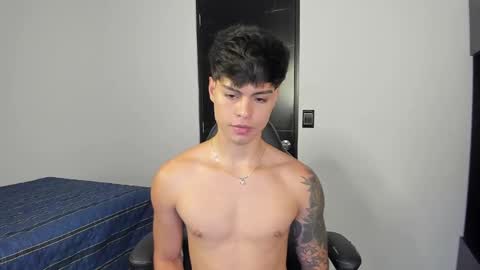 Snapshot of yanpaul83 chatting on 11.20.25 yanpaul83 online show from 11.20.25