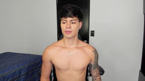 Snapshot of yanpaul83 chatting on 11.21.25 yanpaul83 online show from 11.21.25