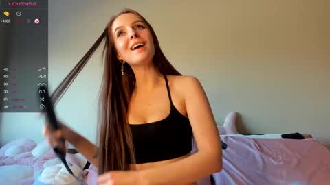 Snapshot of yaraliebe chatting on 02.21.25 Yara online show from 02.21.25