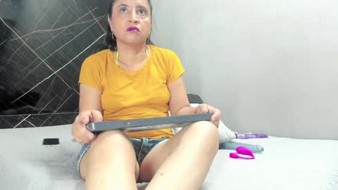 yaya____ online show from 01.14.25