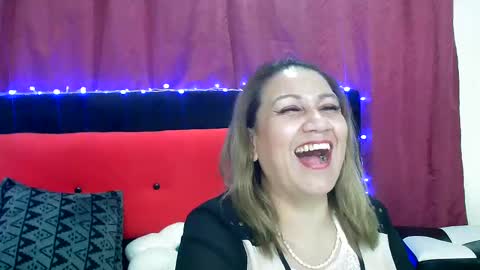 Snapshot of yayita_mature chatting on 01.06.25 yayita online show from 01.06.25