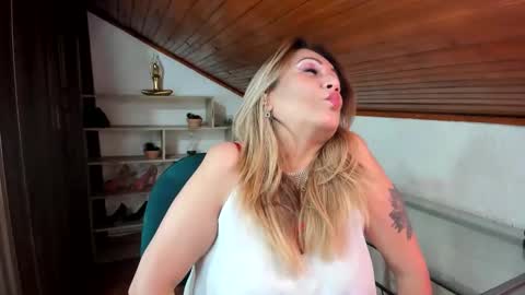 Snapshot of yayita_mature chatting on 05.14.26 yayita online show from 05.14.26