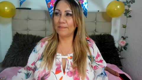 Snapshot of yayita_mature chatting on 06.11.26 yayita online show from 06.11.26