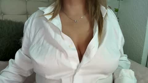 Snapshot of yayita_mature chatting on 07.31.26 yayita online show from 07.31.26