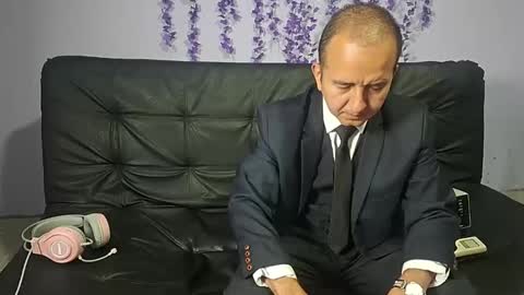 Snapshot of yazfore chatting on 11.11.25 Hazzan online show from 11.11.25