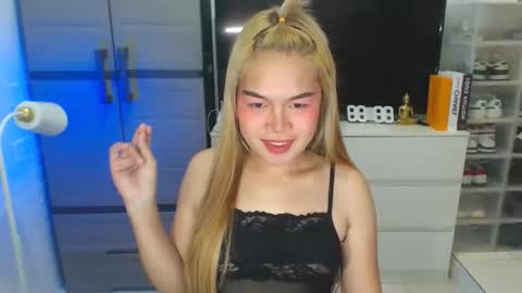 Snapshot of yazmin_shines chatting on 03.25.26 Yazzi online show from 03.25.26