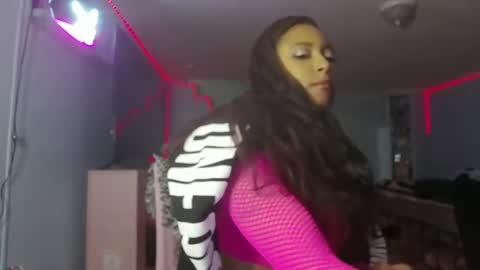 Yazmin Royal online show from 12.14.24