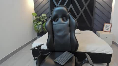 YEIKO ROMERO online show from 02.12.25