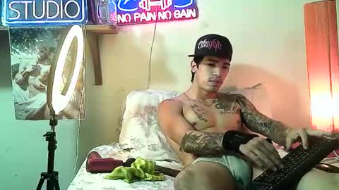 Snapshot of yeisoncastellanos1999 chatting on 02.21.26 yeisoncastellanos1999 online show from 02.21.26