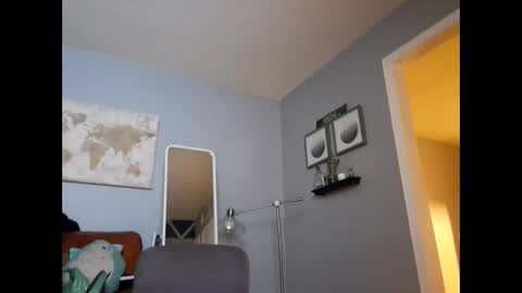 Snapshot of yelladaniella chatting on 01.25.25 Ella Ts online show from 01.25.25