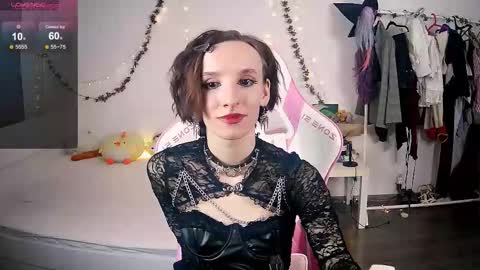 Snapshot of yellow_songbird chatting on 11.02.25 Liya online show from 11.02.25