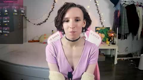 Snapshot of yellow_songbird chatting on 11.09.25 Liya online show from 11.09.25