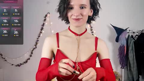 Snapshot of yellow_songbird chatting on 11.23.25 Liya online show from 11.23.25