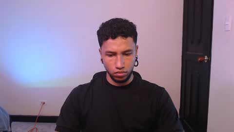 Snapshot of yerfon_s1 chatting on 01.08.25 Yeff ind. model online show from 01.08.25