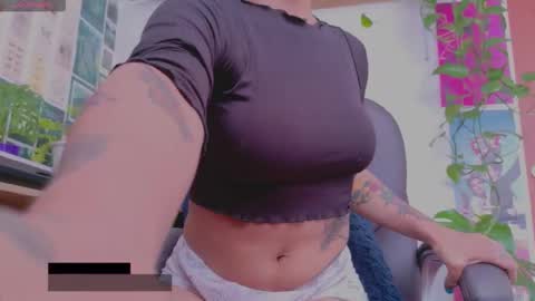 Snapshot of yeriawaddell_ chatting on 02.23.26 yeriawaddell online show from 02.23.26