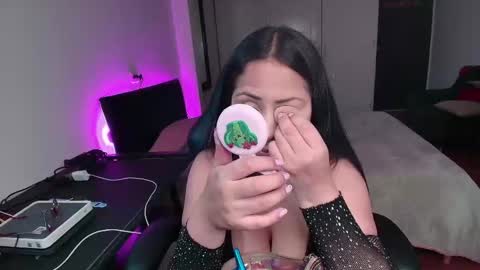 yesie_hot2 online show from 09.17.25