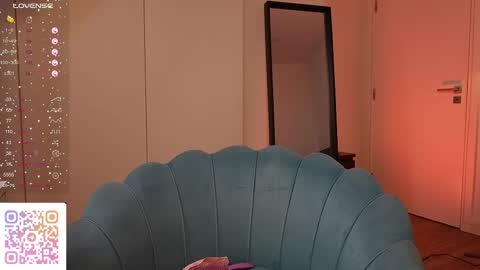 Kiki online show from 12.21.25