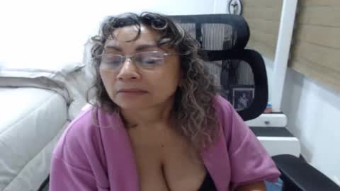 Snapshot of yessilatin chatting on 06.11.26 jessy online show from 06.11.26