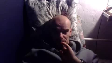 Snapshot of yewloo chatting on 10.27.25 yewloo online show from 10.27.25