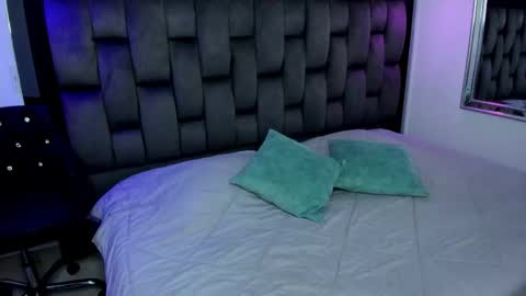 Snapshot of yikaalves chatting on 10.22.25 Yika Alves online show from 10.22.25