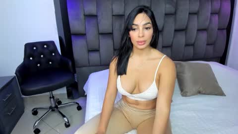 Snapshot of yikaalves chatting on 11.07.25 Yika Alves online show from 11.07.25