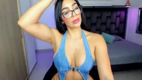 Snapshot of yikaalves chatting on 12.20.25 Yika Alves online show from 12.20.25