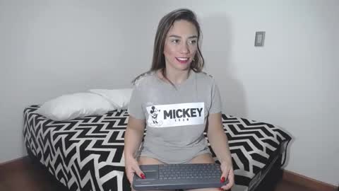 Snapshot of ying_yang_ chatting on 12.16.25 tulipan online show from 12.16.25