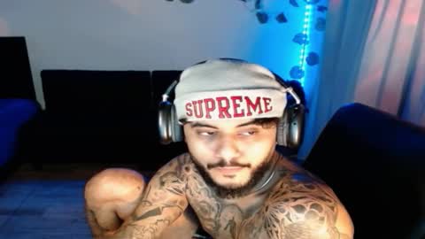 Snapshot of yio__cohen chatting on 12.04.24 yio cohen online show from 12.04.24