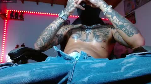 Snapshot of yio__cohen chatting on 10.31.25 yio cohen online show from 10.31.25