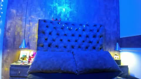 yiyisandoval online show from 11.11.25