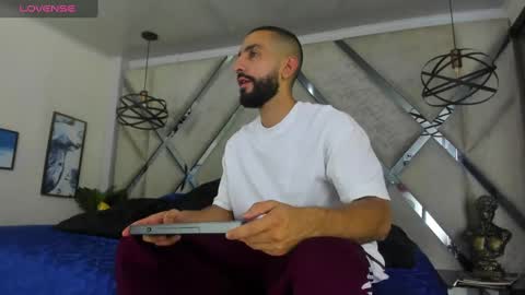 Yiyo online show from 02.08.25