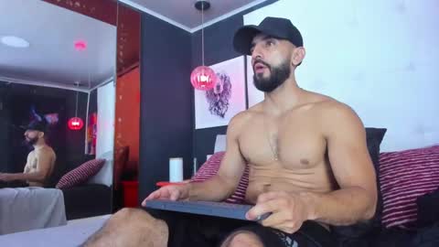 Yiyo online show from 02.11.25