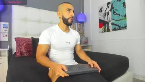 Yiyo online show from 10.23.25