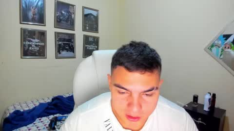 Snapshot of yker18 chatting on 12.02.24 yker online show from 12.02.24