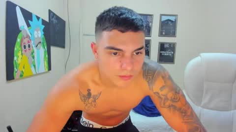 Snapshot of yker18 chatting on 01.04.25 yker online show from 01.04.25