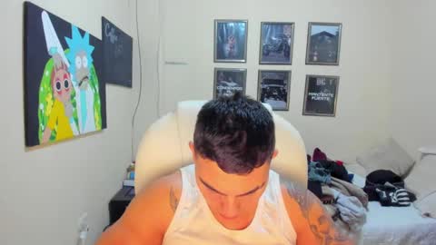 Snapshot of yker18 chatting on 01.05.25 yker online show from 01.05.25