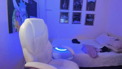 Snapshot of yker18 chatting on 01.14.25 yker online show from 01.14.25