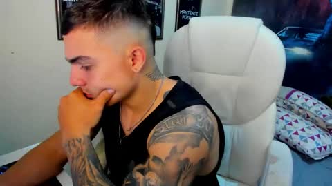 Snapshot of yker18 chatting on 10.18.25 yker online show from 10.18.25